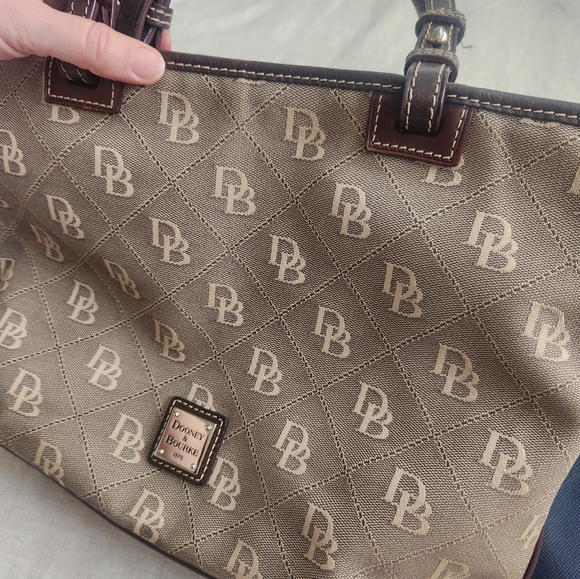 Dooney & Bourke Signature Quilt Medium Tote in Taupe/Brown - Picture 4 of 11